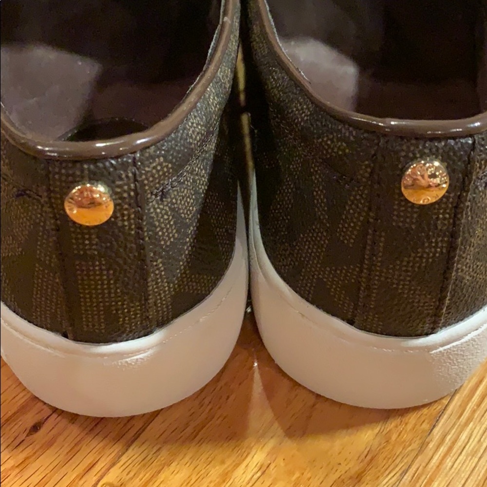 Shoes - Picture 6 of 6